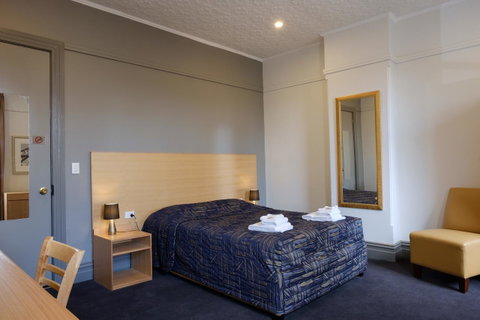 Royal Exhibition Hotel - Great Ocean Road Tourism 13