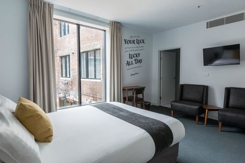 The Lucky Hotel - Great Ocean Road Tourism 2