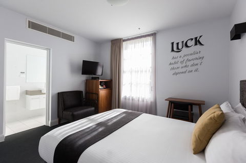The Lucky Hotel - Great Ocean Road Tourism 3