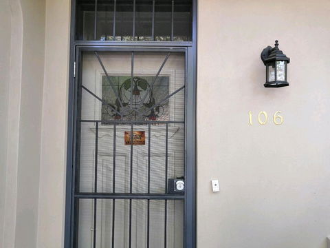 Cozy 5 Bed House In Sydney - Great Ocean Road Tourism 9