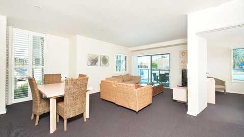 Pacific Blue, Salamander Bay - Great Ocean Road Tourism 35