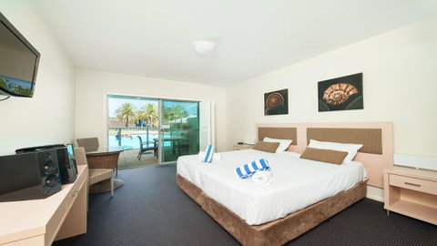 Pacific Blue, Salamander Bay - Great Ocean Road Tourism 43