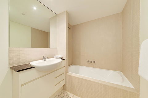 Wyndel Apartments - Apex North Sydney - Great Ocean Road Tourism 9