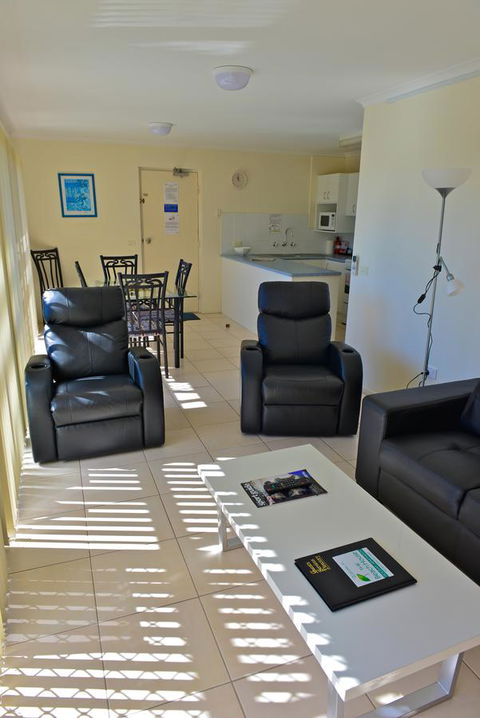 Beach House Holiday Apartments - Great Ocean Road Tourism 7