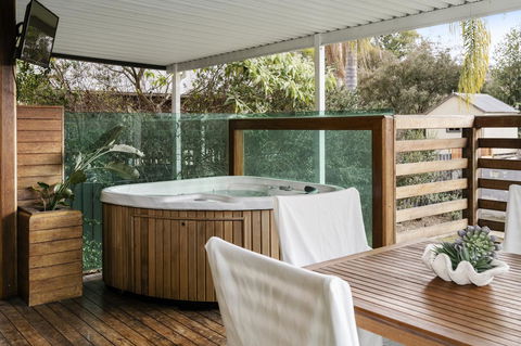 The Spa Cottage With HotTub, Netflix & Stan - Great Ocean Road Tourism 24