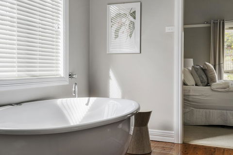 The Spa Cottage With HotTub, Netflix & Stan - Great Ocean Road Tourism 3