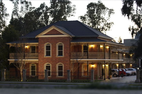 Carlyle Suites & Apartments - Great Ocean Road Tourism 0