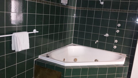 Stay At Alice Springs Hotel - Great Ocean Road Tourism 15