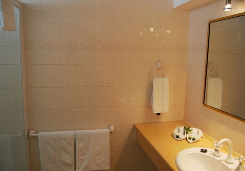 Stay At Alice Springs Hotel - Great Ocean Road Tourism 27