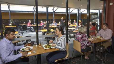 Stay At Alice Springs Hotel - Great Ocean Road Tourism 31