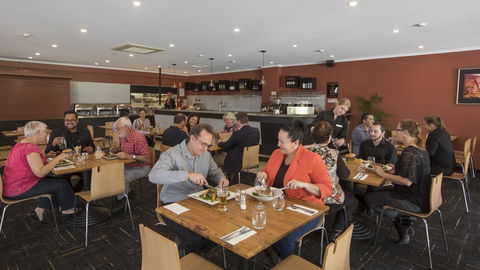 Stay At Alice Springs Hotel - Great Ocean Road Tourism 32