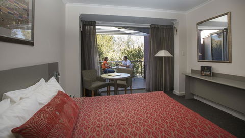 Stay At Alice Springs Hotel - Great Ocean Road Tourism 2