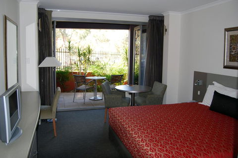Stay At Alice Springs Hotel - Great Ocean Road Tourism 17