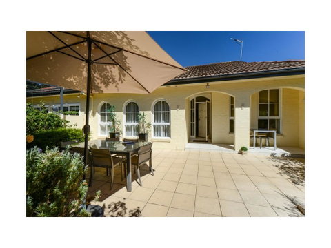 Boutique Stays - Brighton Rose - Great Ocean Road Tourism 0