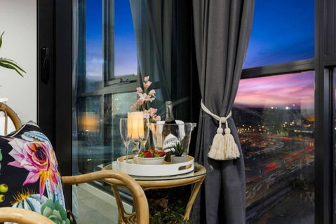 Braddon Penthouse, Top Location, Netflix, WiFi, Views - Great Ocean Road Tourism 0