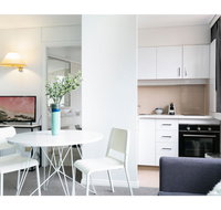 Bright modern studio steps from the action - Great Ocean Road Tourism