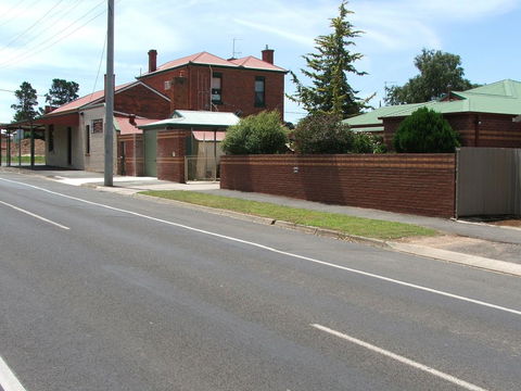 Bristol House Accommodation - Great Ocean Road Tourism 0