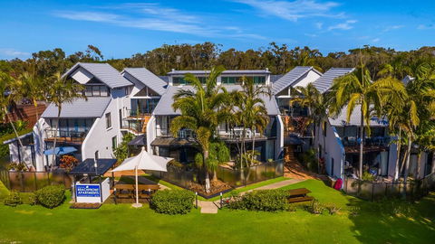 Byron Bay Beachfront Apartments - Great Ocean Road Tourism 0