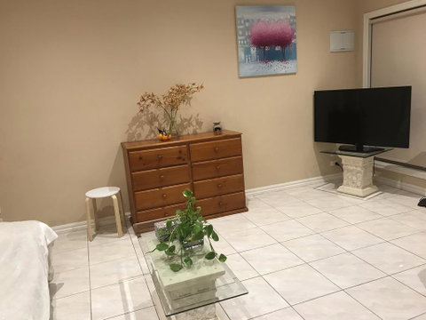 Cairnlea St Albans Townhouse - Great Ocean Road Tourism 0