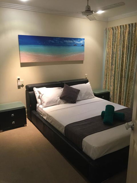 Cairns Golf Course Apartment - Great Ocean Road Tourism 1