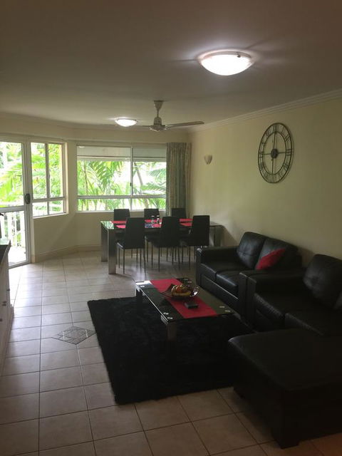 Cairns Golf Course Apartment - Great Ocean Road Tourism 3