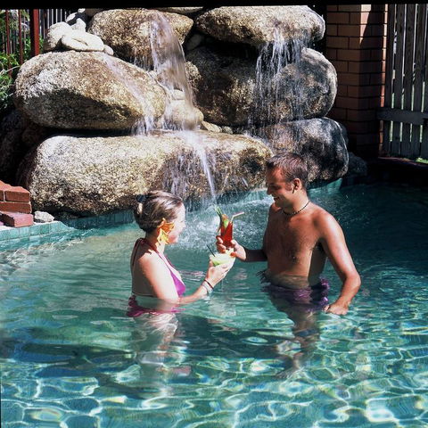 Cairns Holiday Lodge - Great Ocean Road Tourism 3