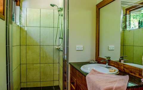 Cairns Homestead: A Peaceful Getaway - Great Ocean Road Tourism 0