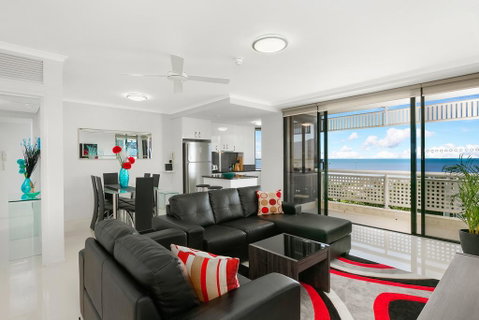 Cairns Luxury Seafront Apartment - Great Ocean Road Tourism 0
