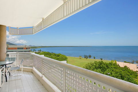 Cairns Ocean View Apartment - Great Ocean Road Tourism 1