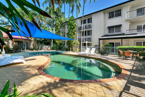 Cairns Reef Apartments & Motel - Great Ocean Road Tourism 2