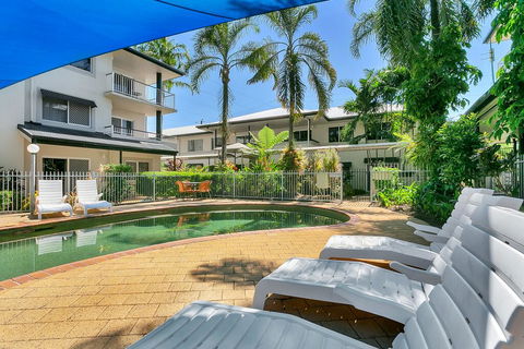 Cairns Reef Apartments & Motel - Great Ocean Road Tourism 3