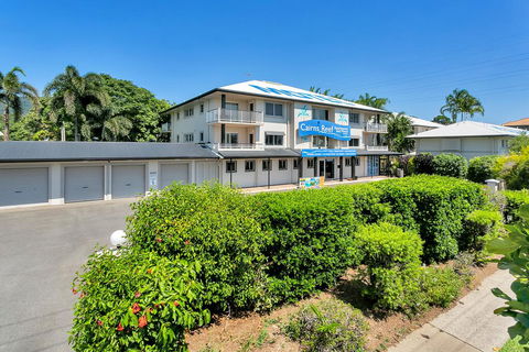 Cairns Reef Apartments & Motel - Great Ocean Road Tourism 1