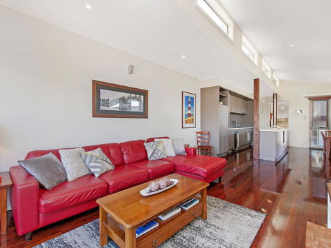 CASTWOOD VILLA No.2 - Great Ocean Road Tourism 0