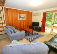 Cedar Holiday Units - Apartment 2 - Great Ocean Road Tourism