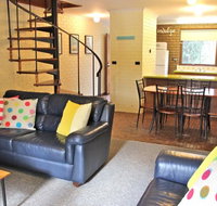 Cedar Holiday Units - Apartment 3 - Great Ocean Road Tourism