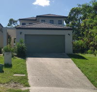 Central Gold Coast Large Modern Elevated House - Great Ocean Road Tourism