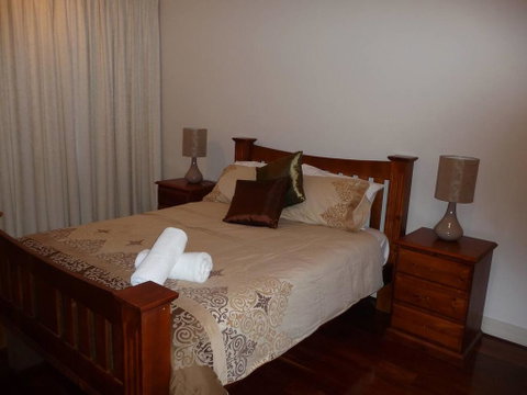 City Getaway 3 Bedroom Adelaide's East End - Great Ocean Road Tourism 1