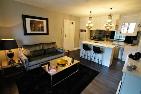 City Life Apartment-full Kitchen & Separate Bedroom - Great Ocean Road Tourism 1