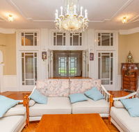 Classic 5 Beds Mt Dandenong Resort - Great Ocean Road Tourism