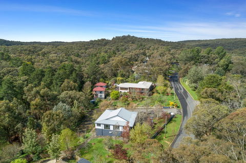 Cloverhill Hepburn Springs - Great Ocean Road Tourism 0