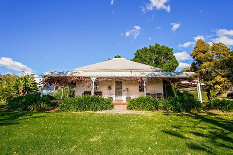 Cockfighters Ghost Vineyard Accommodation - Great Ocean Road Tourism 1