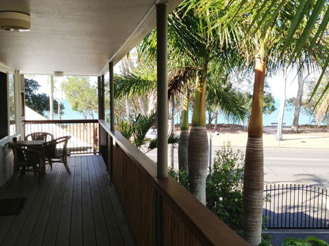 Coconut Palms On The Bay - Great Ocean Road Tourism 1