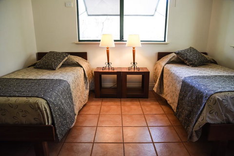 Cocos Beach Bungalows - Great Ocean Road Tourism 1