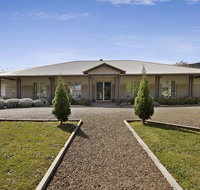 Collins Retreat - 4 Bedroom home with Pool - Great Ocean Road Tourism