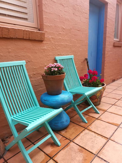 Colourful Creative Artist House Glen Waverley - Great Ocean Road Tourism 3