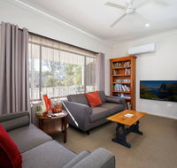 Comfortable Queen sized room near Tuggerah Lake - Great Ocean Road Tourism