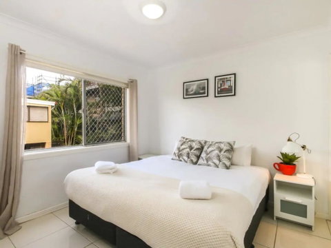 Contemporary 2 Bedroom Beachfront Apartment - Great Ocean Road Tourism 2