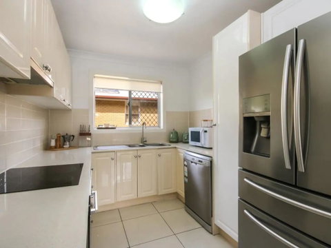 Contemporary 2 Bedroom Beachfront Apartment - Great Ocean Road Tourism 1