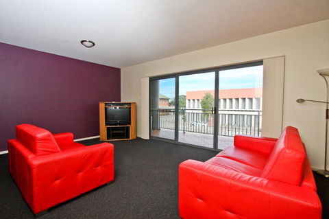 Cosmopolitan Apartments - Great Ocean Road Tourism 2