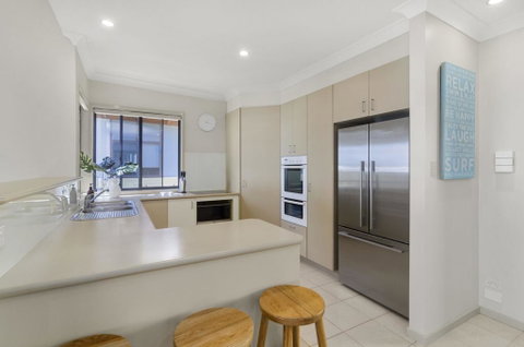 Currumbin Beachside Holiday Home - Great Ocean Road Tourism 3